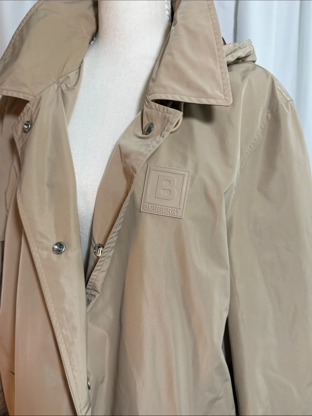 Burberry Beige Long Raincoat with Snap & Zip Front - Picture 16 of 16